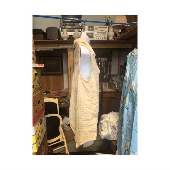 Cream Quarter Button-Up Tanktop - Picture 2 of 5